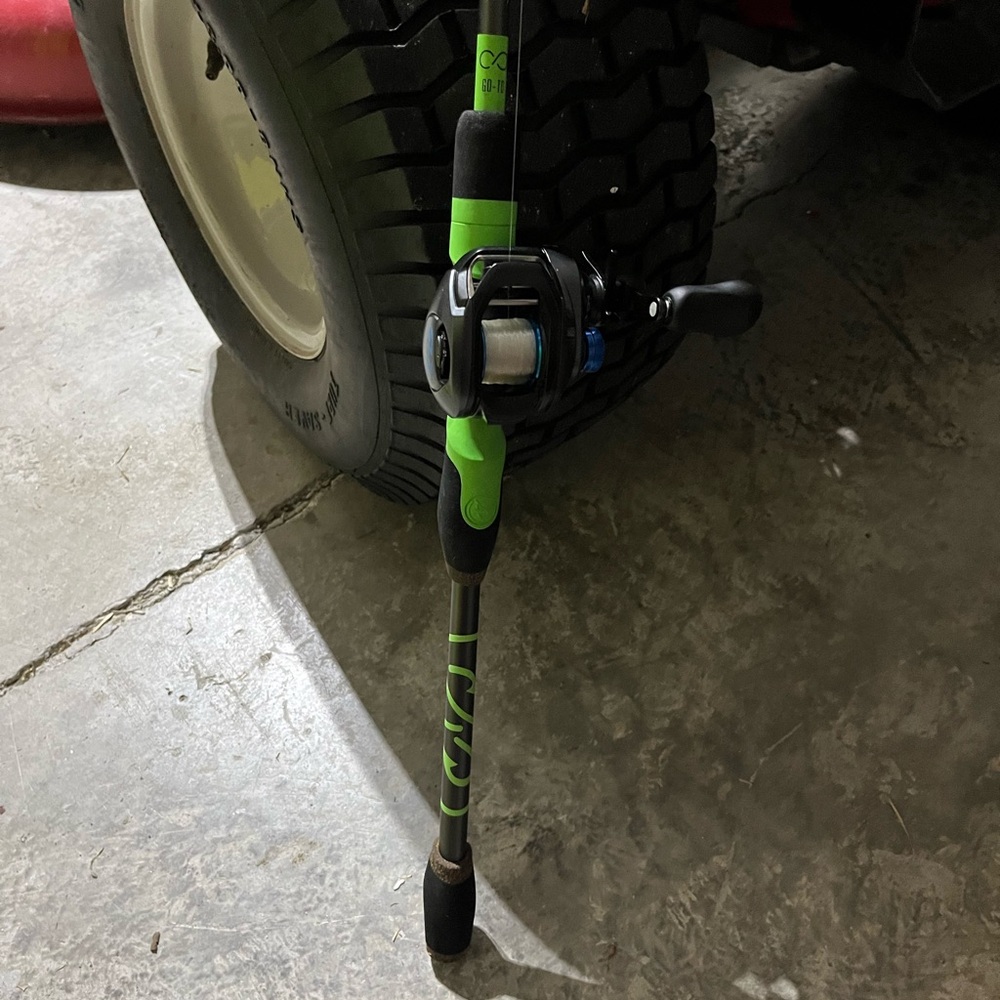 Shimano slx Baitcaster with Googan squad all around rod